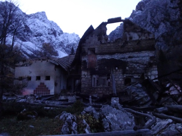 Frischaufov dom na Okrešlju je zgorel novembra 2019.